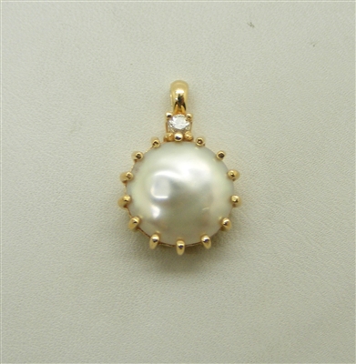 14k Mabe Pearl diamond pendant