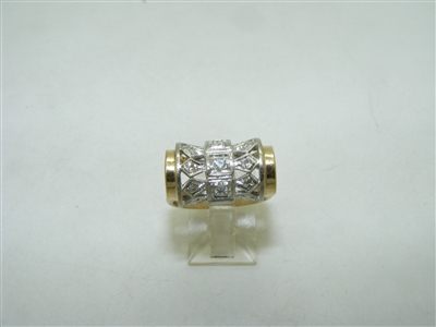 Multi tone diamond ring