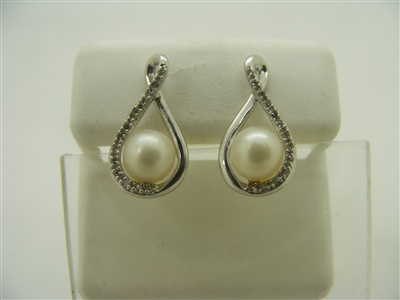 (925) sterling silver white culture pearl with diamonds