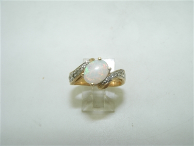14k yellow gold ring with Diamonds and a Opal