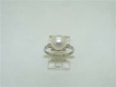 Platinum pearl ring