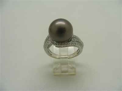 14k White gold Tahitian pearl with diamonds