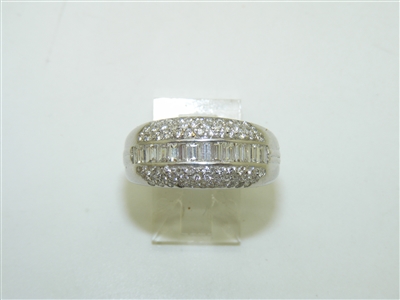 Gorgeous 18k White Gold Diamond Ring