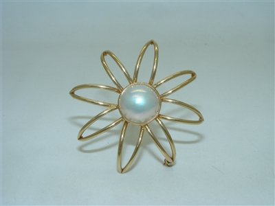Yellow gold Flower Shaped Mabe Pearl Pin