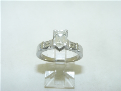 Gorgeous Diamond White Gold Ring