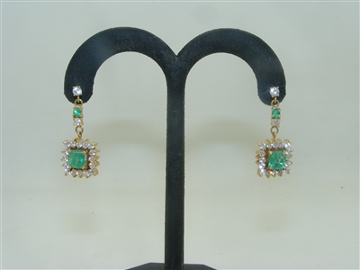 Beautiful Hanging Natural Emerald Yellow Gold Earring