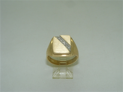 Beautiful 14k yellow gold diamond ring